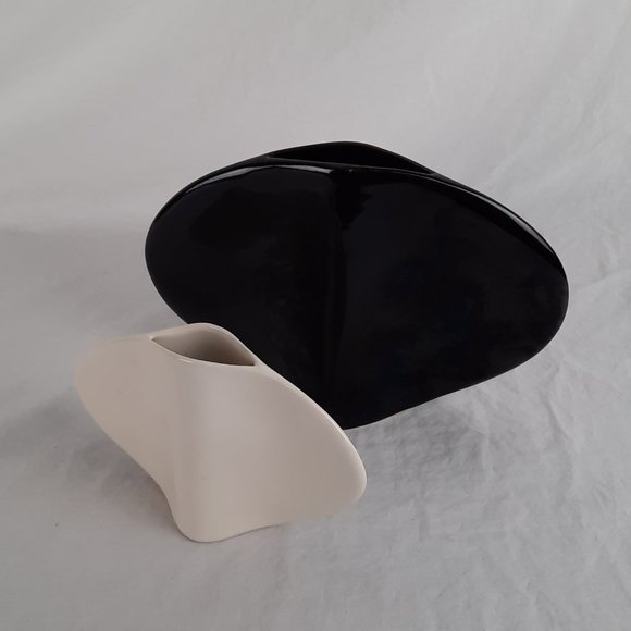 SOLD Set of Two Vintage Mikasa Vases Art Deco Naomi Cahana - Black and White - Picture 2 of 14